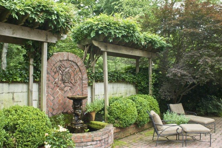 Backyard patio with fountain